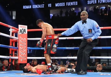 Мексиканский боксер попал в реанимацию после жесткого поражения нокаутом: видео