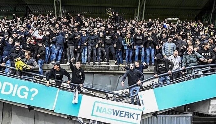 У Нідерландах під фанатами звалилася трибуна: відео