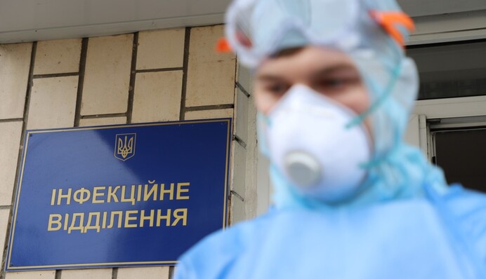 Выживают не все: появились жуткие фото из реанимации COVID-больницы в Украине