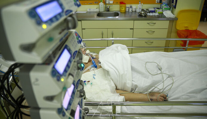 Во Львове семья антивакцинаторов заразилась COVID - многодетная мать уже умерла: видео