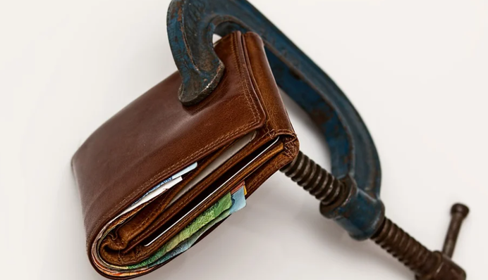 Украинцев хотят обложить еще одним налогом: что придумали власти