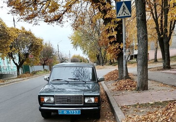В Харькове полицейские отличились "героической" парковкой на переходе: фото