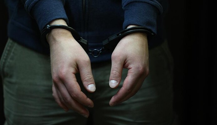 В России в чемодане нашли тело девушки без головы: видео с подозреваемым