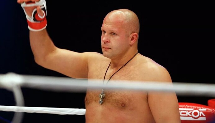 Ємельяненко нокаутував Джонсона в першому раунді
