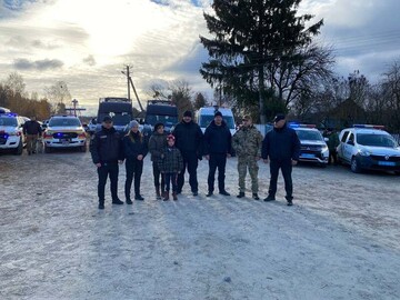 Под Хмельницким ребенок заблудился в лесу - искали всю ночь: фото