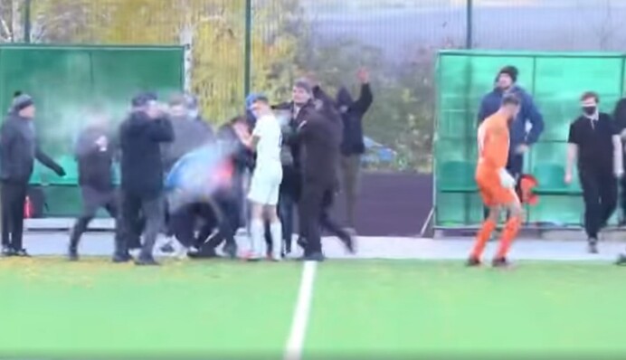 Футбольный матч в Украине завершился жестким побоищем: видео