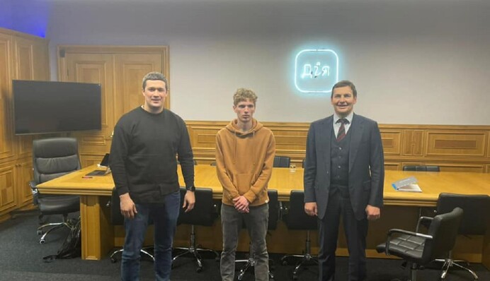 Второй шанс: юного хакера, который сделал фейковую 