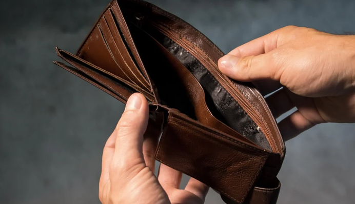 Немає сертифікату — немає зарплати: українців потрясло нове ковідне обмеження