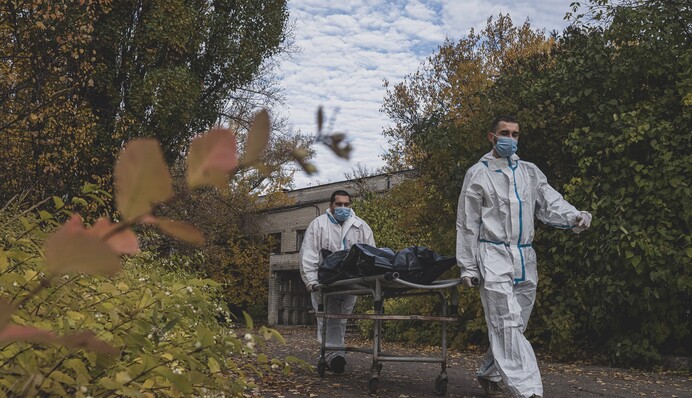 Відкачували пацієнта врукопашну: волонтер розповіла про трагічний випадок у Харкові