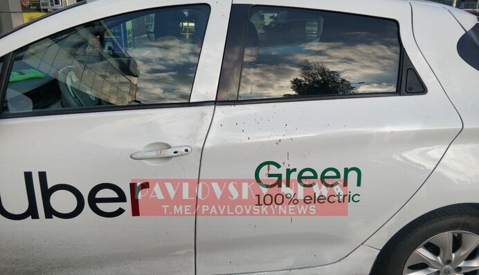 Ледве не забили до смерті: у Києві пасажири таксі побили водія за зауваження про маски, фото та відео