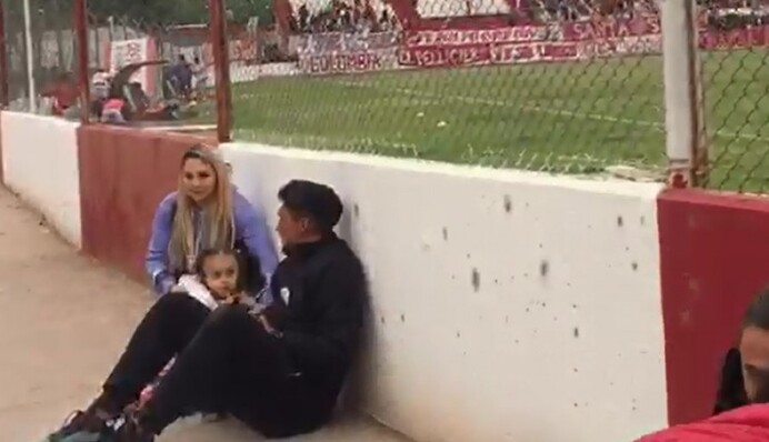 В Аргентині тренера підстрелили під час матчу: відео страшного інциденту