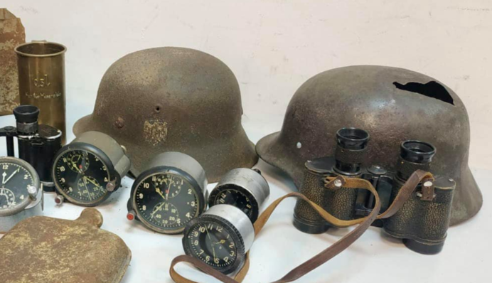 В Киеве таможенники перехватили сотню предметов Третьего рейха: фото