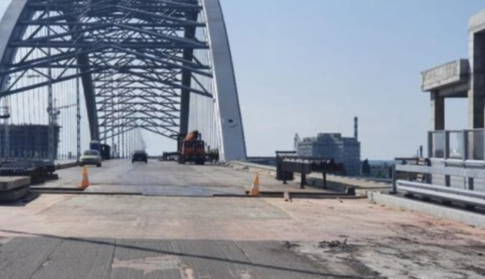 Вкрали мільярди на будівництві мосту: у Києві пройшли масштабні обшуки