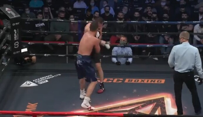 Сотворил сенсацию: украинский боксер избил россиянина в РФ, видео