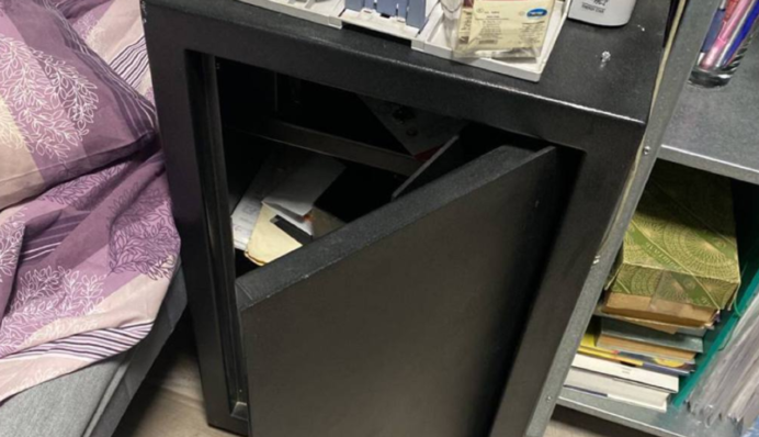 Відчинили двері, а потім і сейф: у Києві шукають небезпечних 