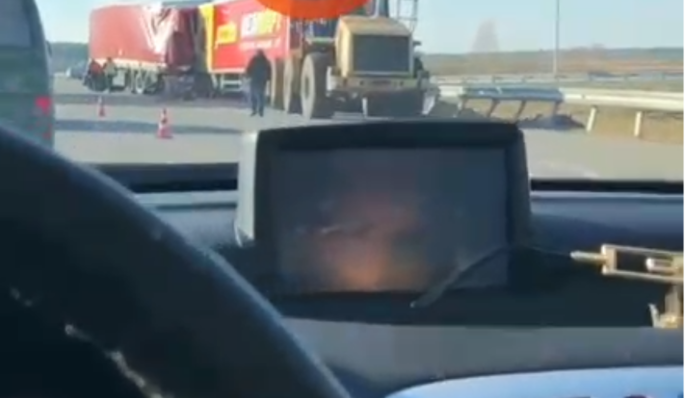 Удар был невероятной силы: под Киевом в ДТП с фурами пострадали люди, видео