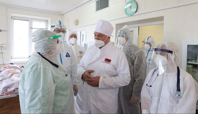 Здравствуй, вирус: Лукашенко отличился 