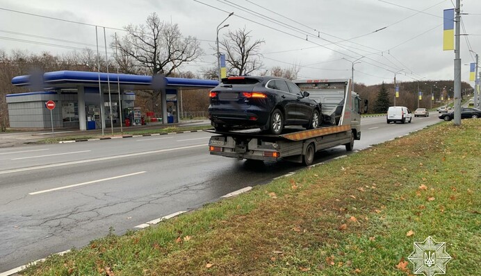 В Україні у злісного порушника ПДР забрали Jaguar: фото