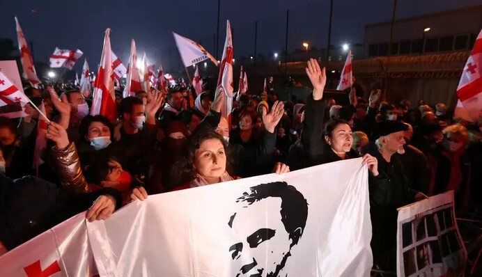 Прихильники Саакашвілі висунули владі Грузії ультиматум і почали ставити намети: відео