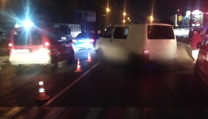 Смертельное ДТП под Киевом: микроавтобус сбил старика, фото