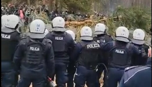 Силовики застосували газ проти мігрантів, є загроза жертв: що відбувається на кордоні Польщі та Білорусі