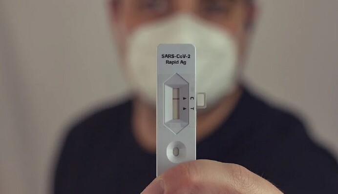 Інфекціоніст про провал кампанії тестування COVID-хворих: ходять вулицями і їздять з 