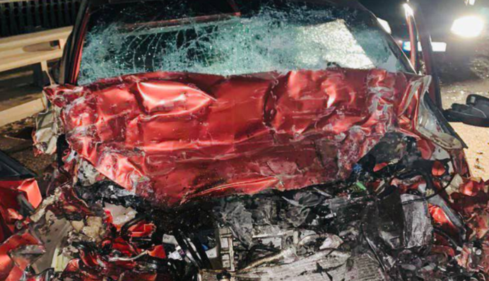 Под Киевом на мосту фура превратила авто в груду металла: фото и видео смертельного ДТП