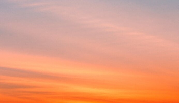 Киян здивував незвичайний захід сонця: опубліковано фото