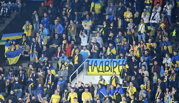 Украинских фанатов не пускают на решающий матч отбора ЧМ-2022: детали скандала