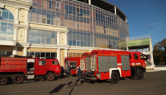 Матч України під загрозою? В Одесі горить стадіон "Чорноморець" - відео