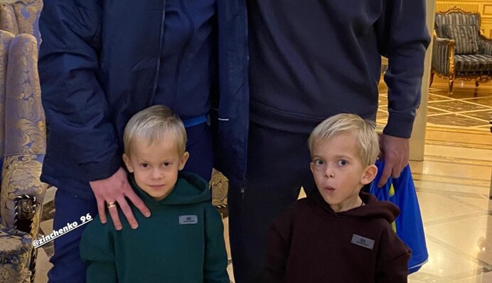 Хочу до Зіни: до лідера збірної України після матчу завітали несподівані гості, миле відео