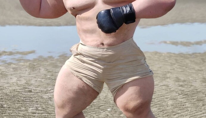 Гнет железо и бьет шлакоблок: 