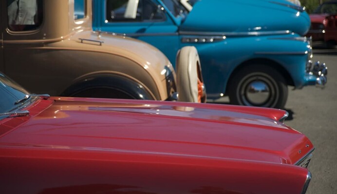 Справжні кінозірки: йорданець показав унікальну колекцію із 33 раритетних авто