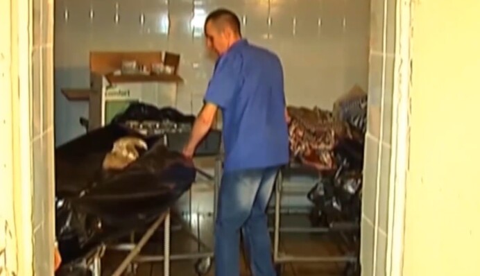 Морги переповнені, лікарі на межі: журналісти показали жахіття ковідної лікарні в Україні, відео