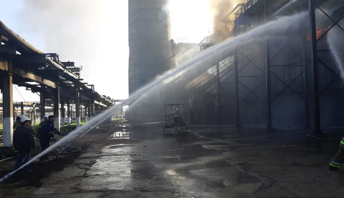 Масштабна пожежа на нафтозаводі в Кременчуці: з'явилося відео та нові подробиці
