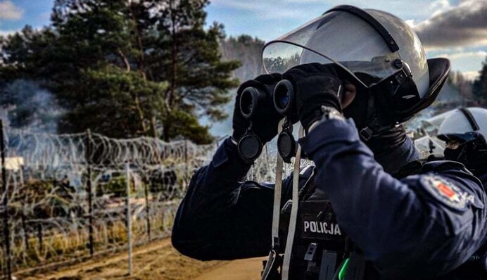 Более 50 мигрантов смогли прорваться через польско-белорусскую границу: все подробности