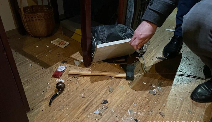 Едва не убил семью, соседей и полицейских: в Белой Церкви мужчина угрожал взорвать дом газом