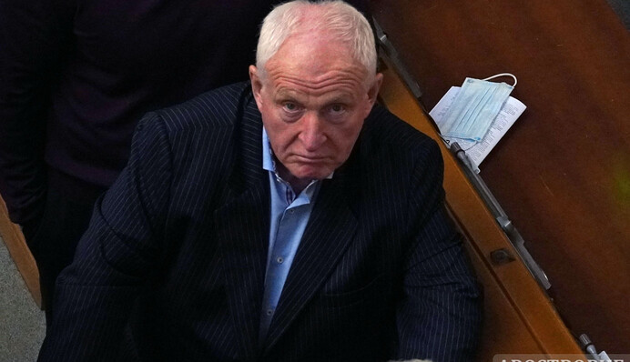 У Раді нардеп-антимасочник вирішив виховати журналіста: відео