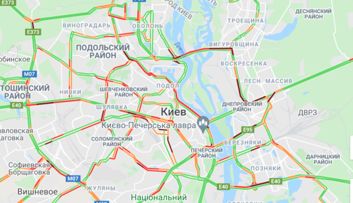 В Киеве пробки парализовали движение по мостам: где не проехать