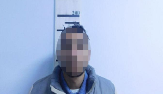 В Киеве иностранец на улице ограбил молодую девушку: фото