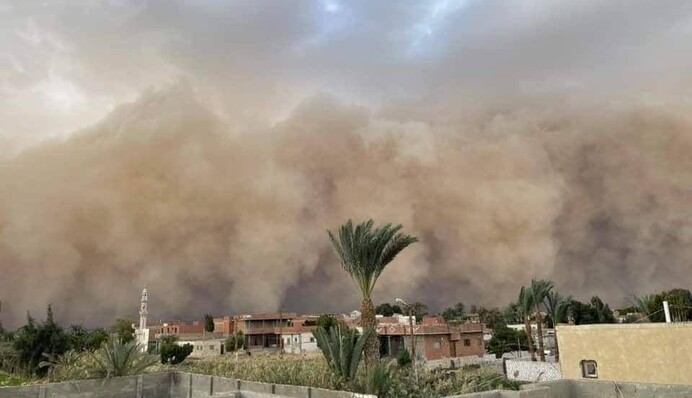 На Єгипет обрушилися піщані бурі зі зливами та градом: фото та відео 
