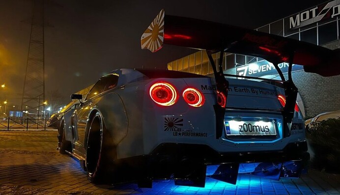 Единственный в Украине: в сети показали фото шикарного спорткара Nissan с тюнингом