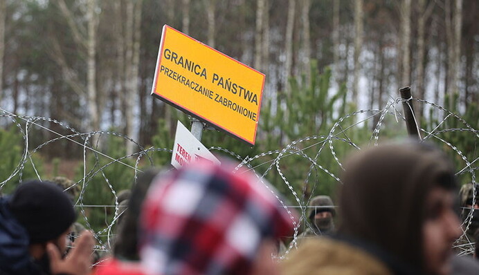 В лагере беженцев в Беларуси произошла вспышка COVID: в больницу попала сотня людей