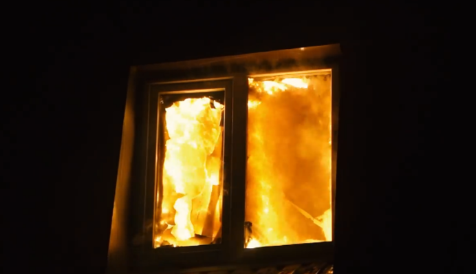 Гасили три години: з'явилося відео наслідків потужної пожежі у Києві