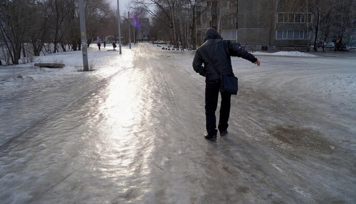 Можно покалечиться: украинцам напомнили о гололеде и дали важные советы