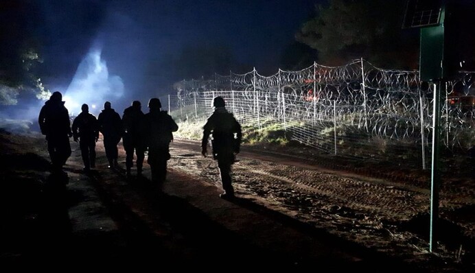 Мігранти знову проривалися до Польщі – на кордоні лунали вибухи