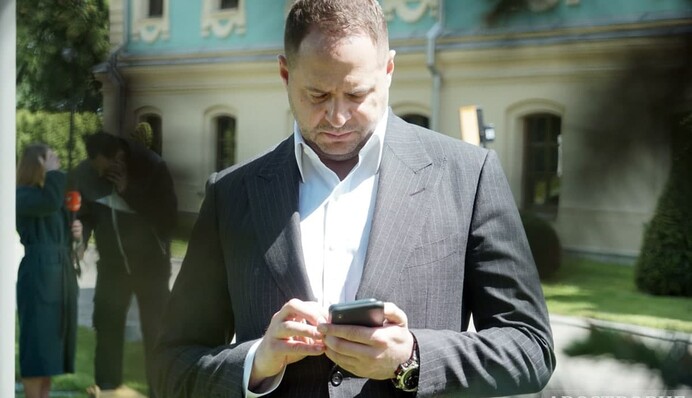 ​День рождения Ермака в президентском дворце в Карпатах: вертолеты ГСЧС и ВСУ использовали как такси