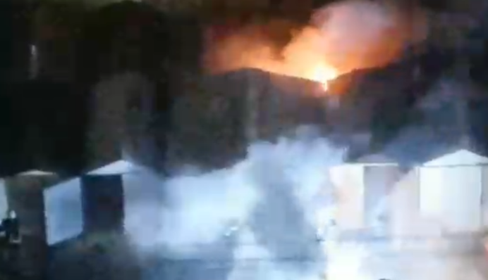 В Киеве вспыхнул мощный пожар в гаражном кооперативе: видео