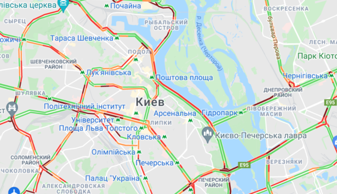 Київ завмер у пробках перед вихідними: де не проїхати
