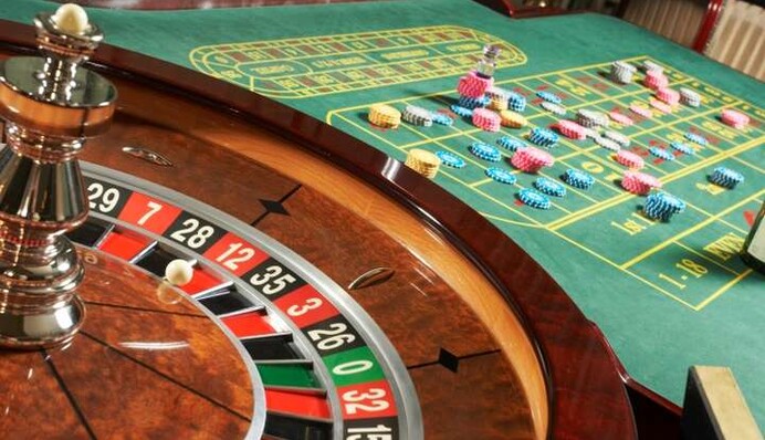 Деньги идут мимо бюджета: юрист указал на главную проблему легализации игорного бизнеса в Украине